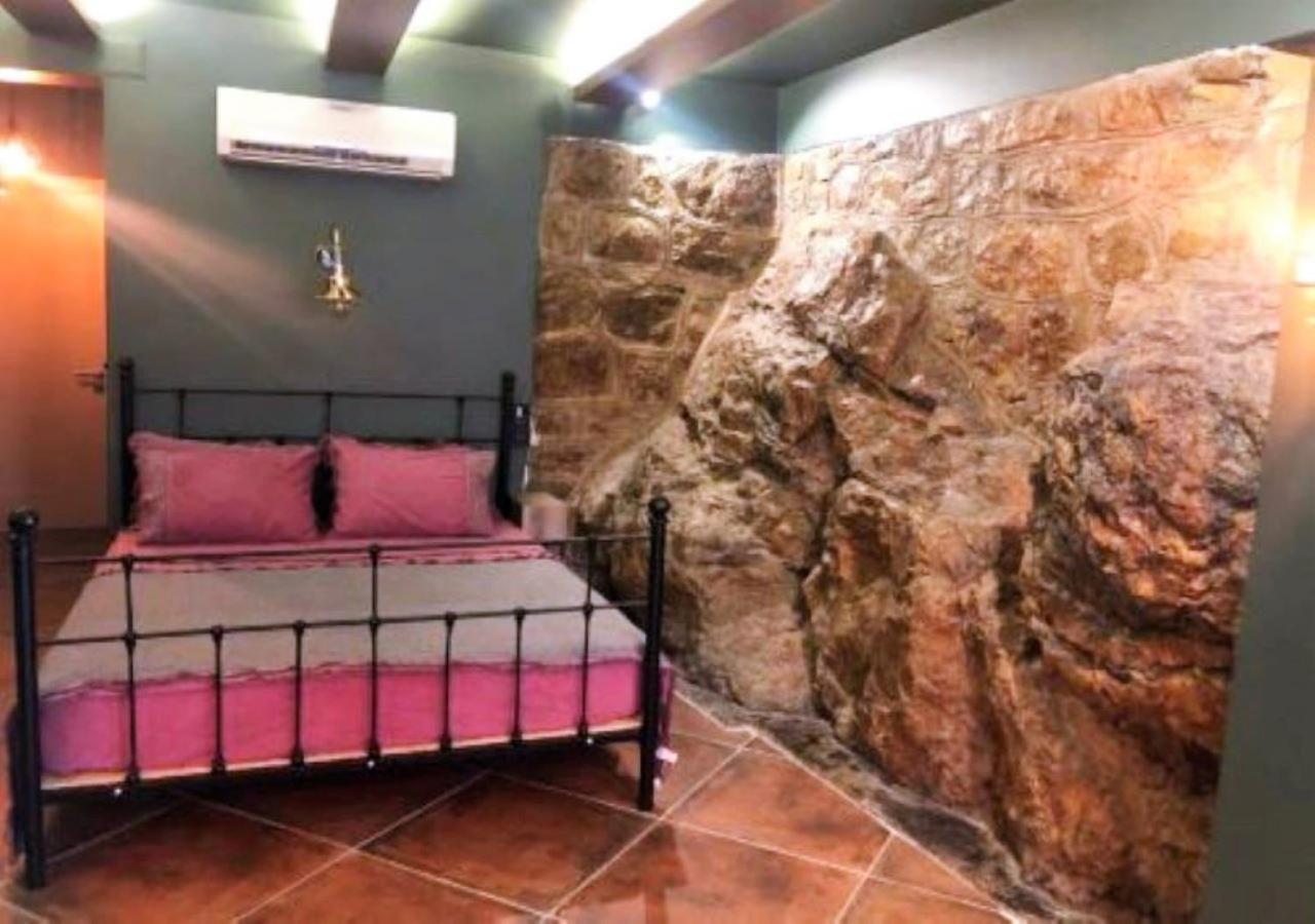 Sunset Boutique 3*